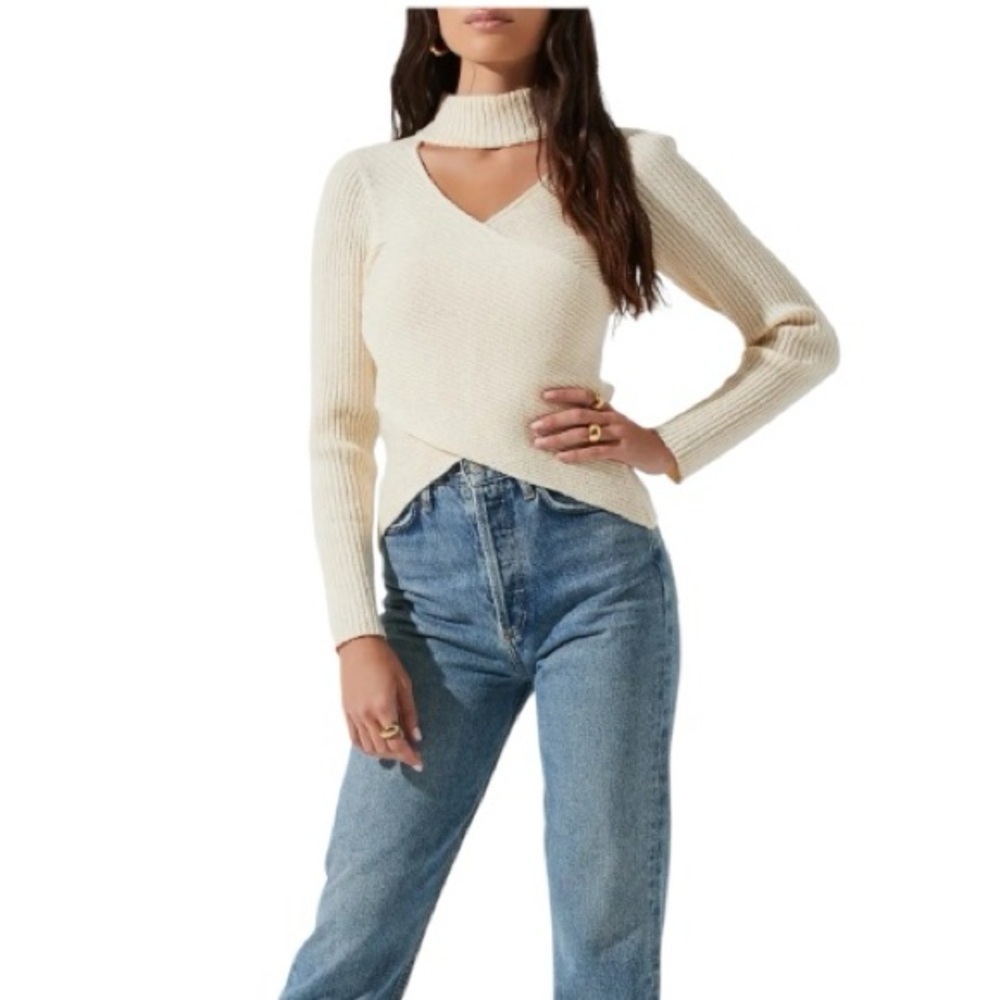 ASTR The Label Cross Front Cutout Sweater – Cream (XL)